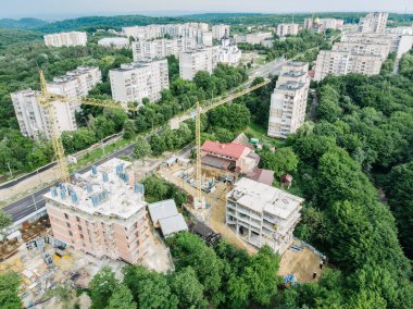 İnşaat alanında hava görünümünü. yüksek katlı bina kalkınma. Şehir Manzaralı