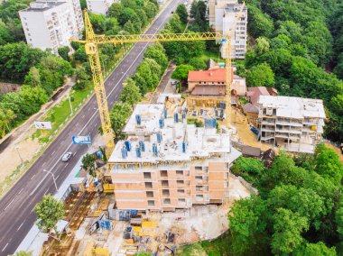 İnşaat alanında hava görünümünü. yüksek katlı bina kalkınma. Şehir Manzaralı