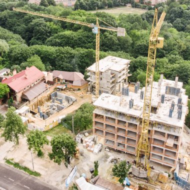 İnşaat alanında hava görünümünü. yüksek katlı bina kalkınma. Şehir Manzaralı
