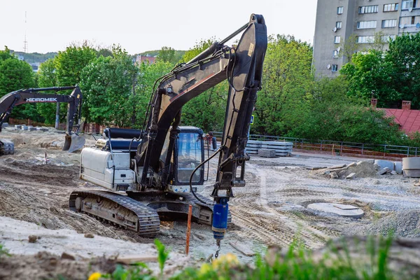 İnşaat alanında. sunset Bulvarında sokak yol yapım ağır makineleri