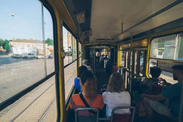 Tranvía Dentro Pasajeros Transporte Urbano Día Soleado — Foto de Stock