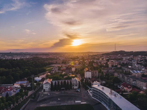 Hermosa Puesta Sol Naranja Sobre Ciudad Paisaje Urbano —  Fotos de Stock