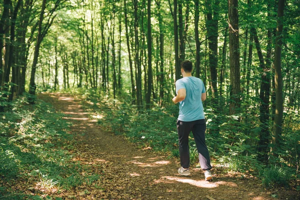 Tânăr Adult Alergând Pădure Copia Spațiu — Fotografie, imagine de stoc