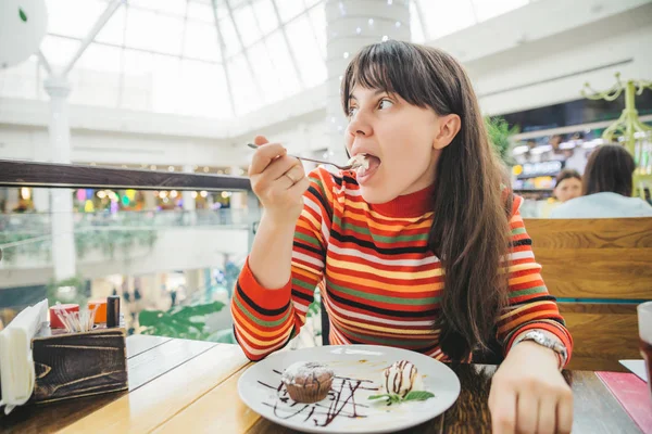 Young Adult Woman Eating Chocolate Fondant Cafe — Stock Photo, Image