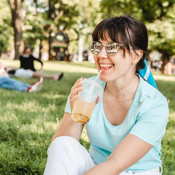 Woman Holding Cool Drink City Park Blurred Background Wide Angel — Stock Photo, Image