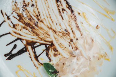 kirli tabak. Çikolata doku. lezzetli çöl