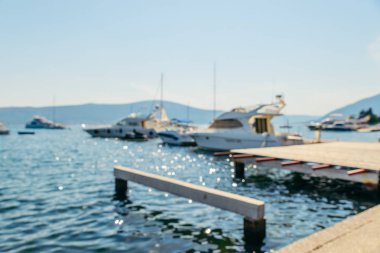 odak dışında. Yat ve tekne şehir Bay. Yaz saati