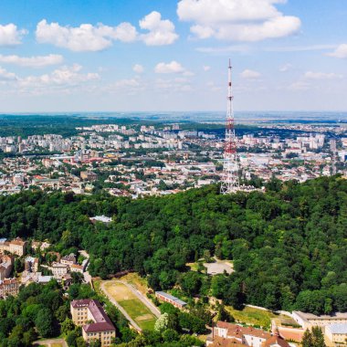 Hava kenti eski Avrupa yaz aylarında. Lviv Ukrayna