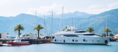 şehir yatlar yerleştirin. Yaz saati. denizde tatil. kopya alanı