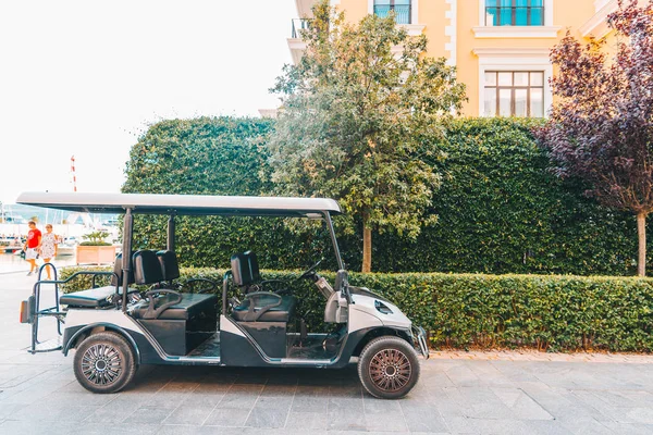 Carro Eléctrico Del Hotel Afuera Espacio Copia — Foto de Stock