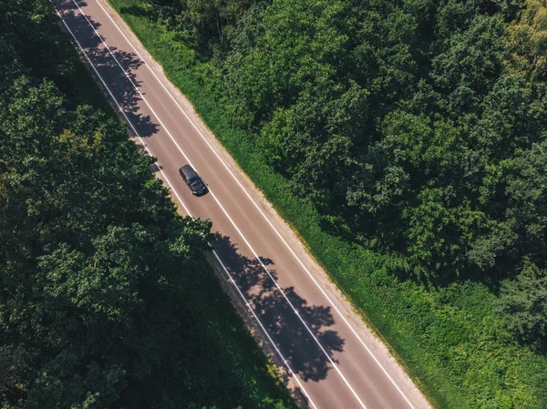 Letecký Pohled Rovné Dálnici Slunečný Den Auto Cestovní Koncept — Stock fotografie