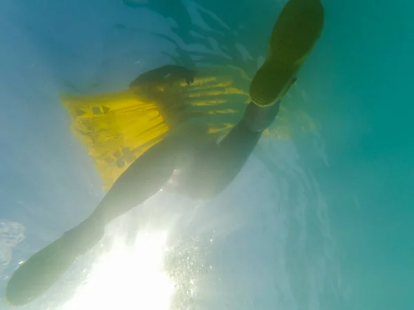 Underwater Bild Person Madrass Tar Sola Sommartid Koncept — Stockfoto