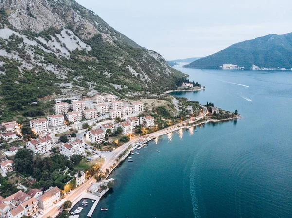 Vista aérea de la bahía kotor por la noche —  Fotos de Stock