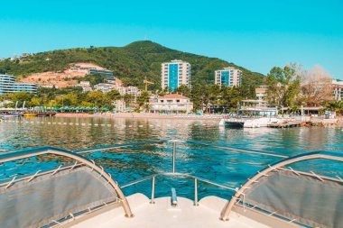 budva Karadağ güzel manzaralı burun tekne. yaz tatili