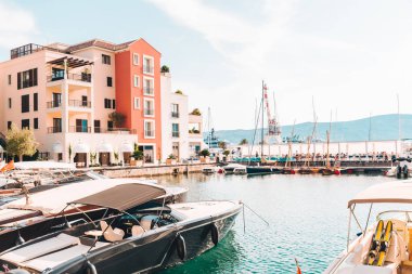 şehir yatlar yerleştirin. Yaz saati. denizde tatil. kopya alanı