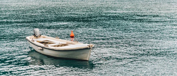 Boot Het Water Van Blauwe Zee Kopie Ruimte — Stockfoto