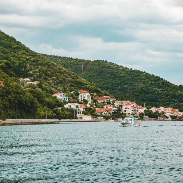 Vista Del Paisaje Bahía Montenegro Tiempo Nublado Mar Con Montañas — Foto de Stock