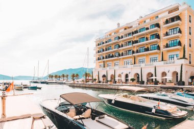 şehir yatlar yerleştirin. Yaz saati. denizde tatil. kopya alanı