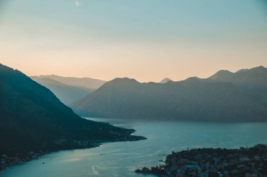 günbatımı kotor Karadağ'defne üzerinde havadan görünümü