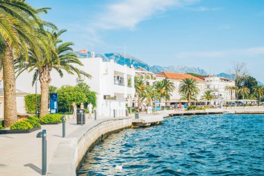 panoramik resort city sahil ile limanda büyük beyaz gemi adlı. Yaz saati