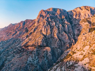 Balkan Dağları günbatımı üzerinde. doğa manzara