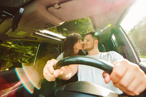 Paar Auto Lange Autofahrt Auto Reisekonzept — Stockfoto