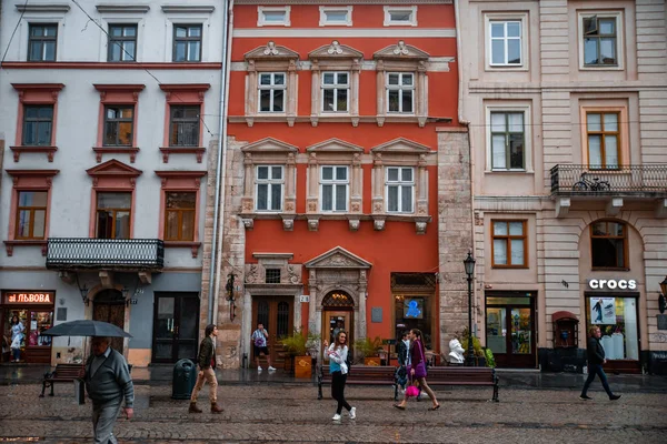 Lviv Ucrânia Setembro 2018 Jovem Bonita Caminhando Pelo Centro Cidade — Fotografia de Stock