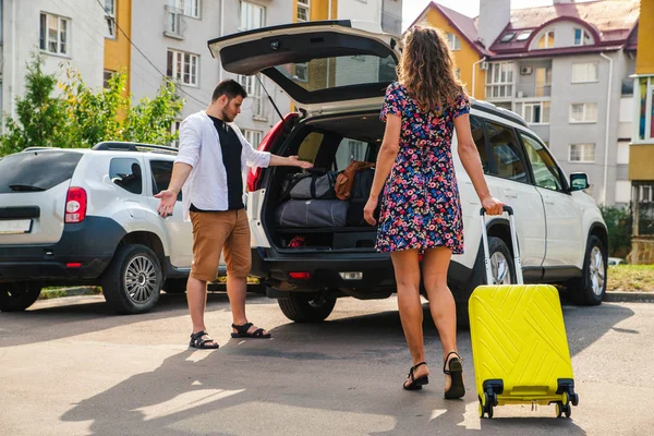 Couple Put Bags Car Trunk Road Trip Concept — Stock Photo, Image