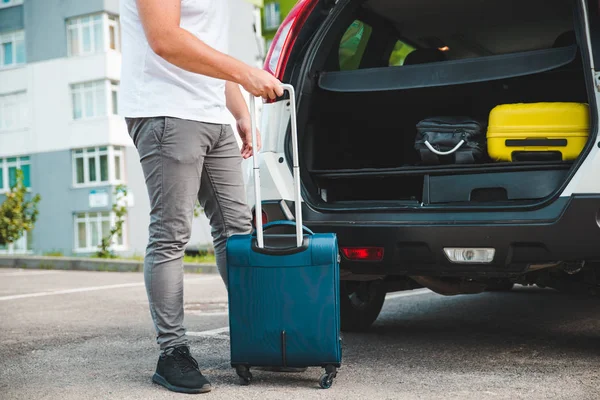 Man Load Bags Car Trunk Preparation Road Trip Car Travel — Stock Photo, Image