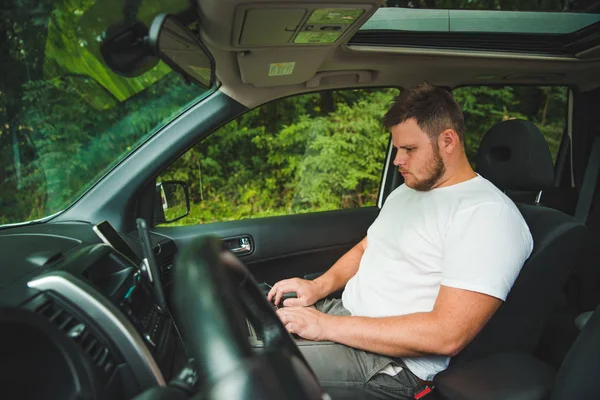 Young Adult Man Working Car Laptop Lifestyle Concept — Stock Photo, Image