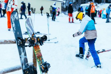 Ukrayna, bukovel - 17 Aralık 2017: kayak ekipmanları dışında