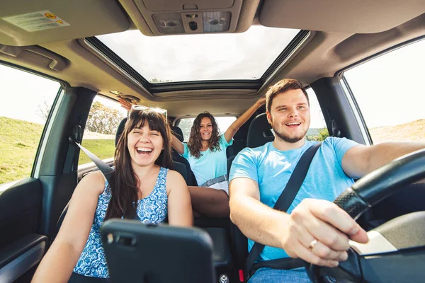 Freunde Auto Roadtrip Blick Von Innen Weiter Engel — Stockfoto