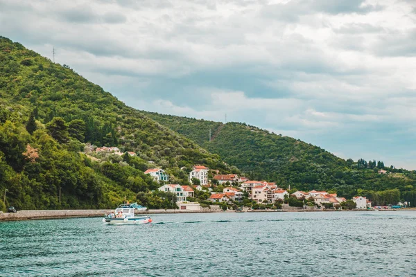Vista Del Paisaje Bahía Montenegro Tiempo Nublado Mar Con Montañas — Foto de Stock