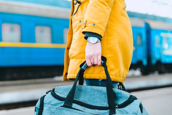 Woman Hold Bag Railway Station Watch Wrist — Stock Photo, Image