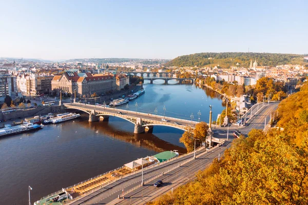 Sonbaharın Havadan Görünümü Prag Sabahları Vltava Nehri — Stok fotoğraf