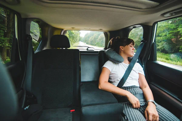 Slipping Woman Backseats Car Road Trip — Stock Photo, Image