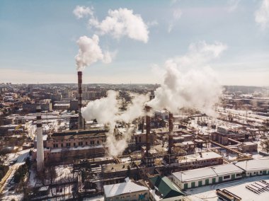 havadan görünümü duman kirliliği şehir fabrikadan. kış saati