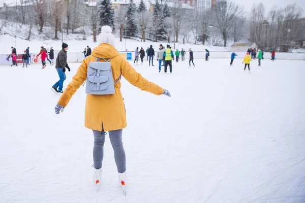 Young Woman Learn Ski City Ice Rink — Stock Photo, Image