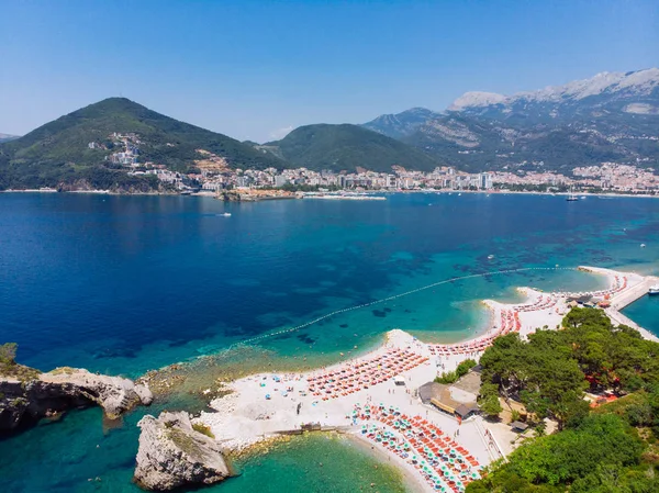 Vista Aérea Gente Descansando Playa Tomar Sol Las Tumbonas Vacaciones — Foto de Stock