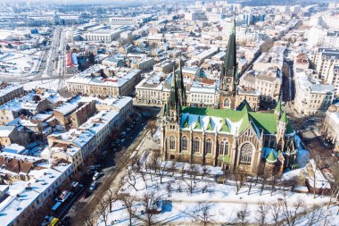 kuş bakışı kış günü eski Avrupa kilese hakkındaki