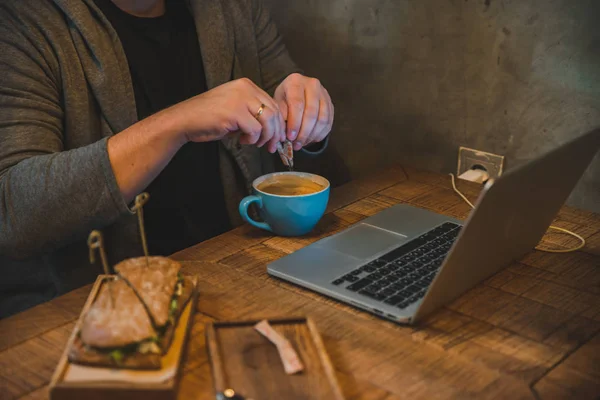 Man Hands Working Laptop Cafe Eating Sandwich Drinking Coffee Lifestyle — Stock Photo, Image
