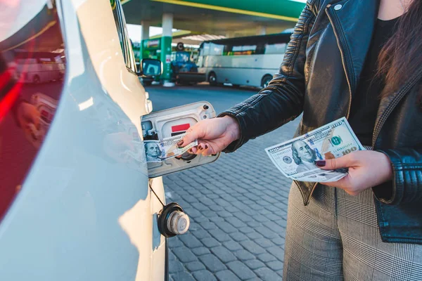 Woman Put Money Car Tank Gasoline Price Hike Economy Driving — Stock Photo, Image