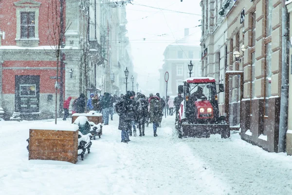 Sneeuwstorm Stad Reinigen Van Straten Van Sneeuw Concept — Stockfoto