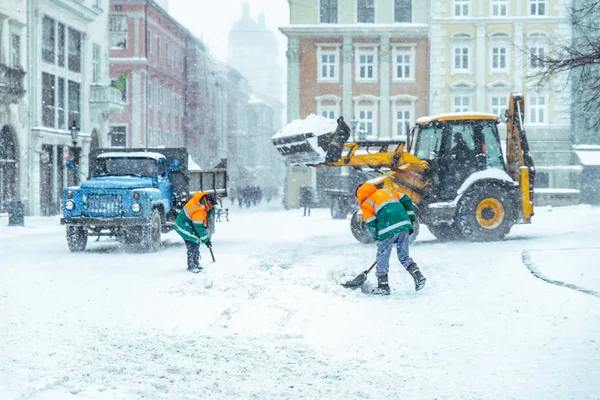 Gente Limpiando Calles Ciudad Después Del Concepto Tormenta Nieve —  Fotos de Stock