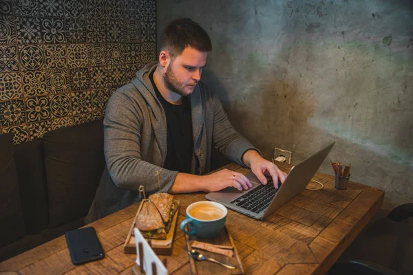Man Working Laptop Cafe Breakfast Sandwich Coffee Concept — Stock Photo, Image
