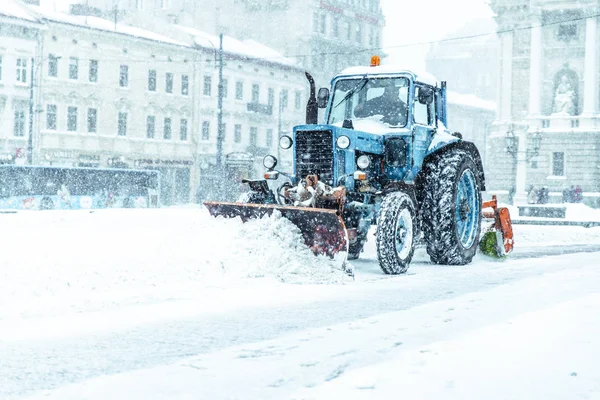 Quitanieves Centro Ciudad Limpieza Del Concepto Nieve —  Fotos de Stock