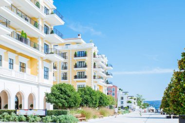 Hotel resort denizde plaj. Yaz saati kavramı.