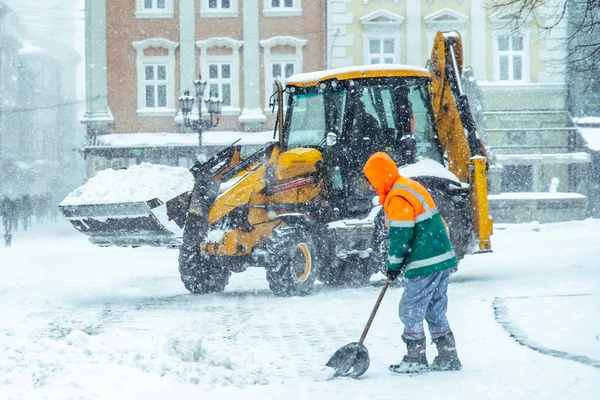 Gente Limpiando Calles Ciudad Después Del Concepto Tormenta Nieve —  Fotos de Stock