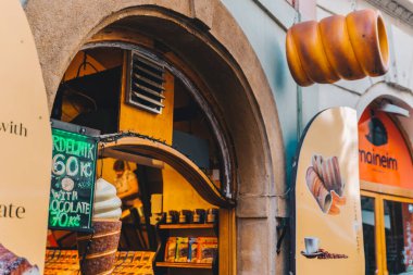 Prag, Çek Cumhuriyeti - 22 Eylül 2018: Ulusal çek gıda trdlo mağazasında yakın çekim