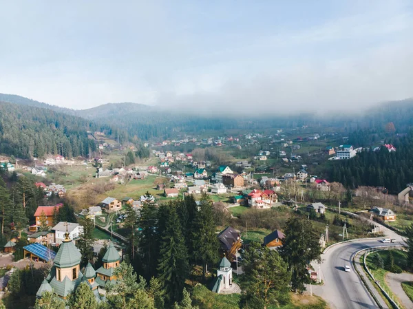 Ukrayna Ukrayna köyünün havadan görünümü. Karpat Dağları